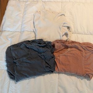 Free people/ we the free bundle - 3 shirts (2 small and 1 xs)